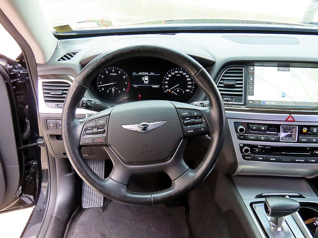Genesis G80 — photo 08