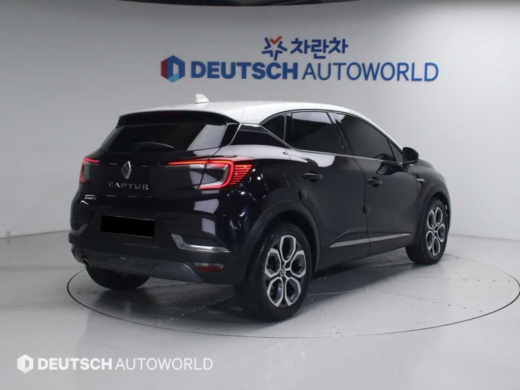 RENAULT Captur — photo 02