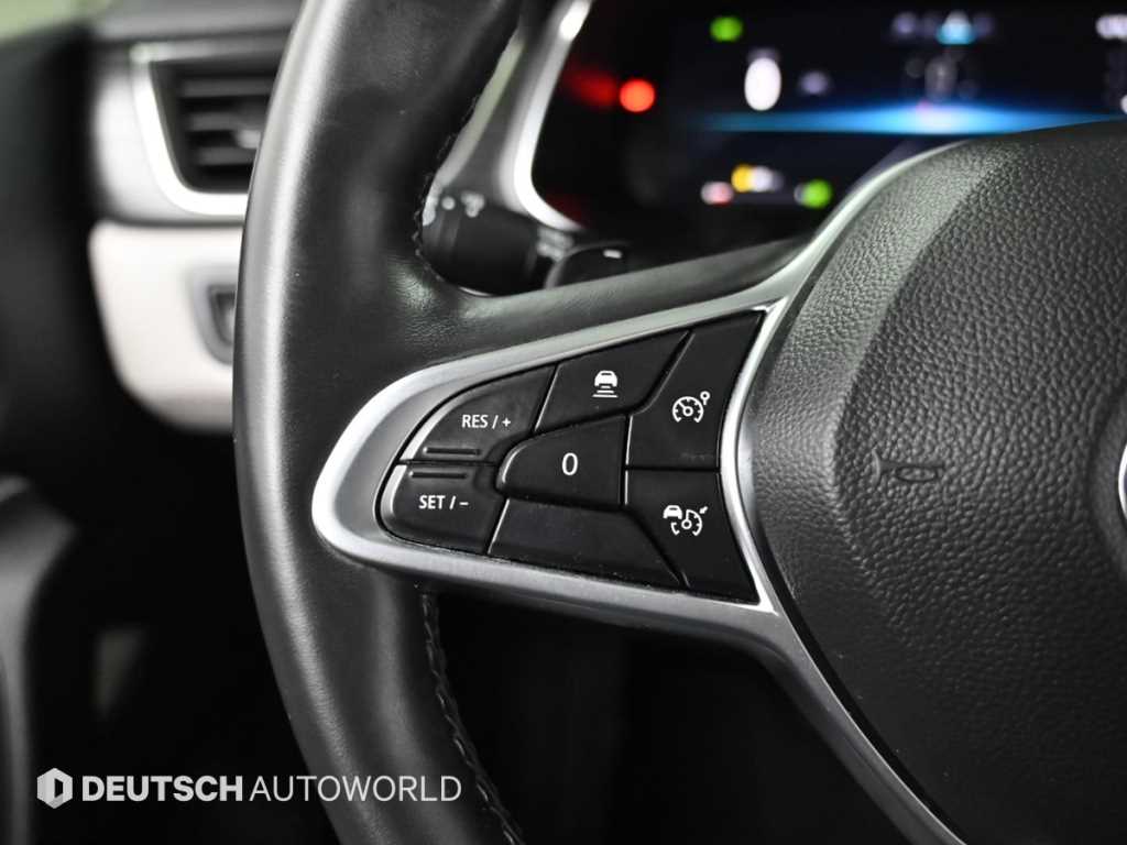 RENAULT Captur — photo 16