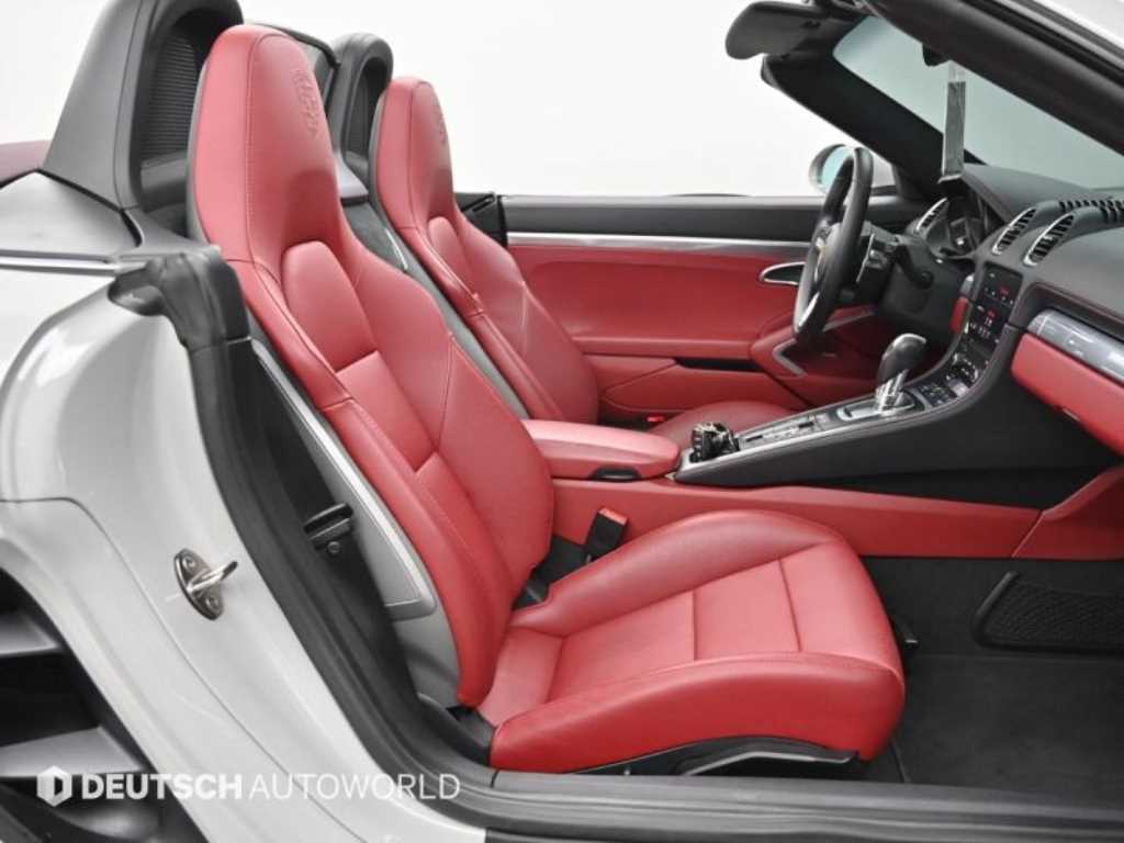 Porsche 718 — photo 11