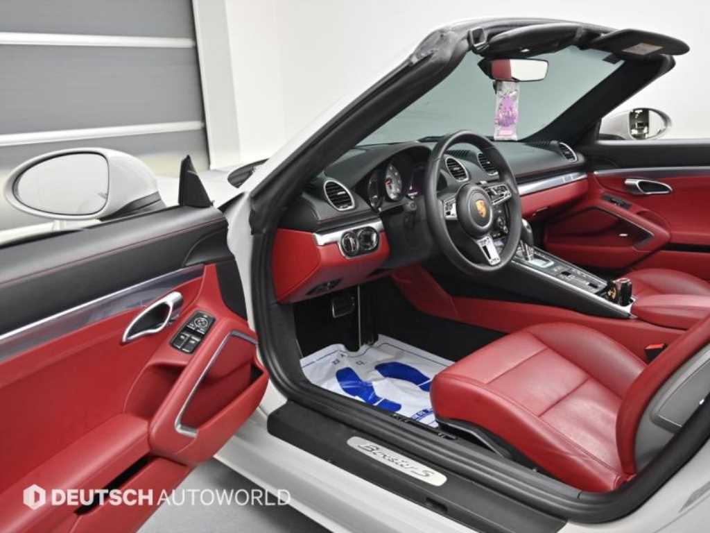 Porsche 718 — photo 12
