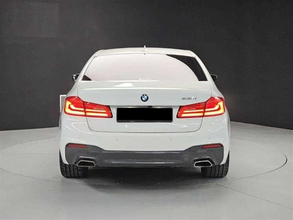 BMW 5-Series — photo 03
