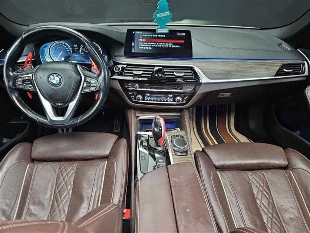 BMW 5-Series — photo 08