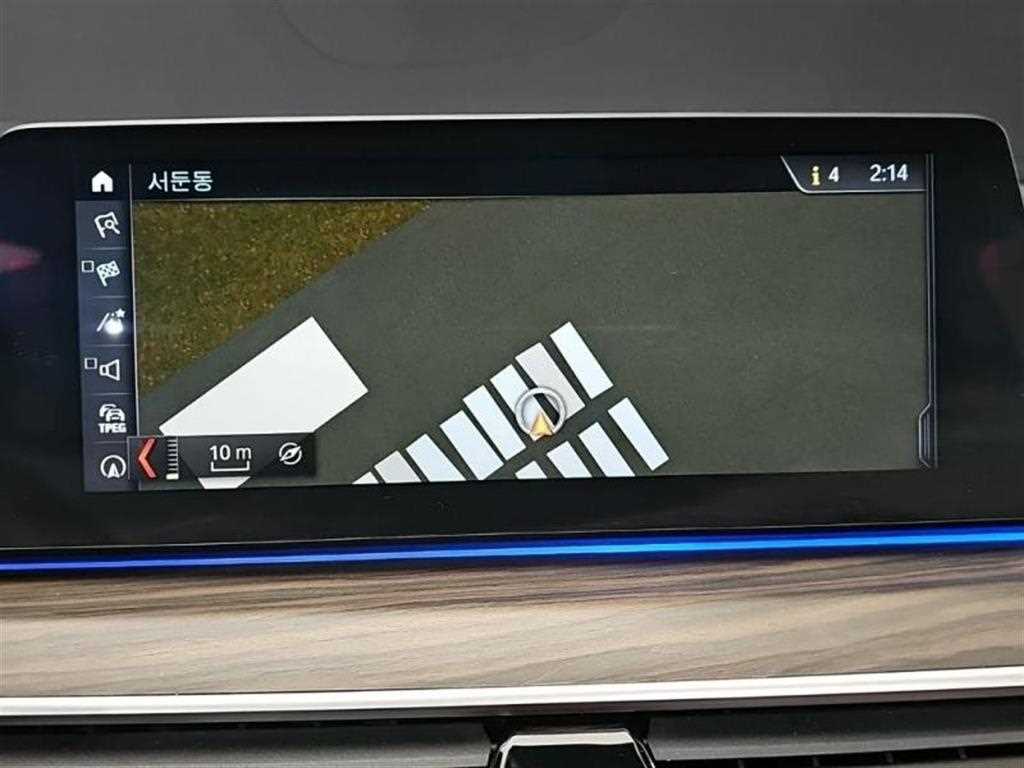 BMW 5-Series — photo 12