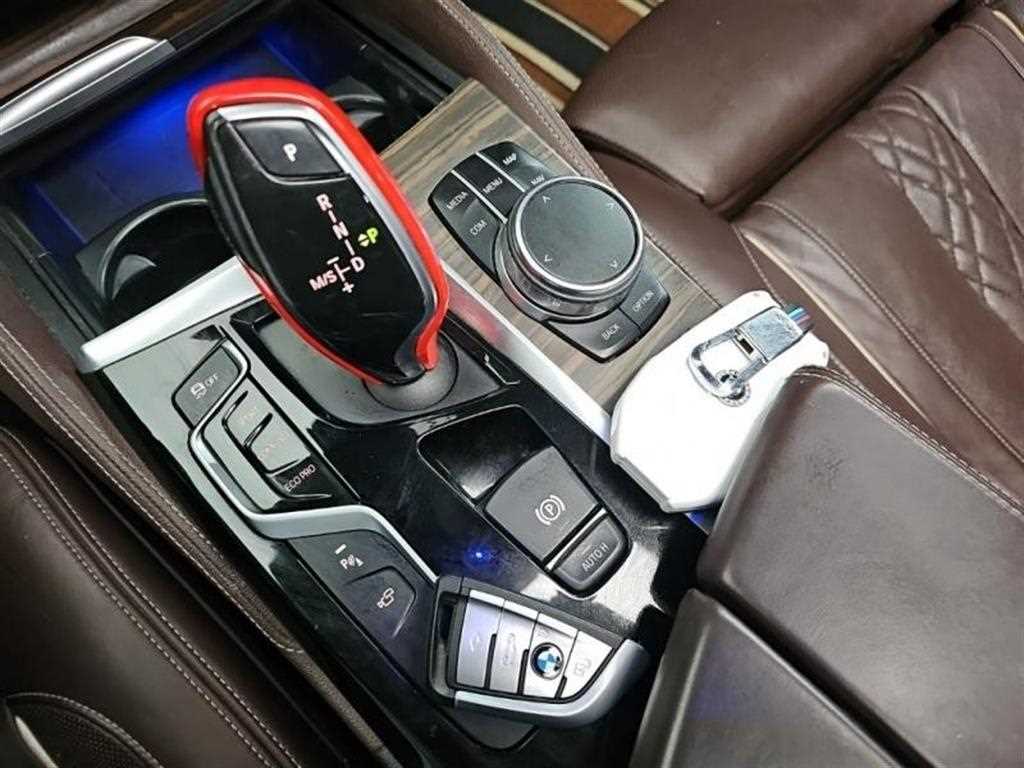 BMW 5-Series — photo 15