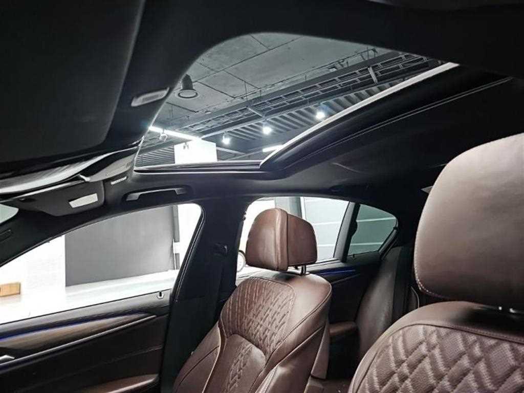 BMW 5-Series — photo 17