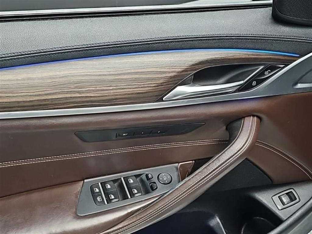 BMW 5-Series — photo 18