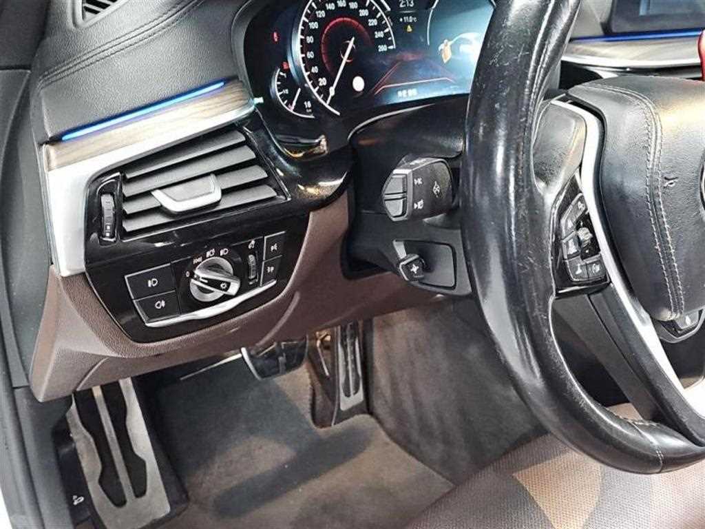 BMW 5-Series — photo 19