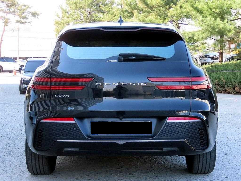 Genesis GV70 — photo 04