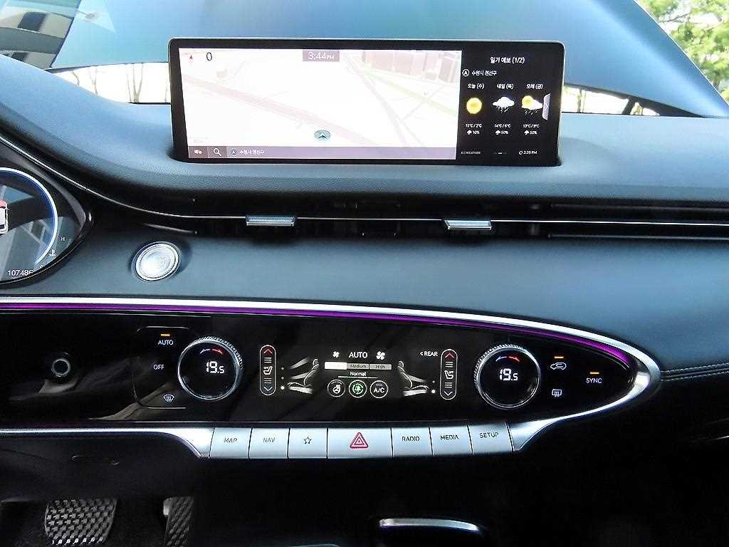 Genesis GV70 — photo 13