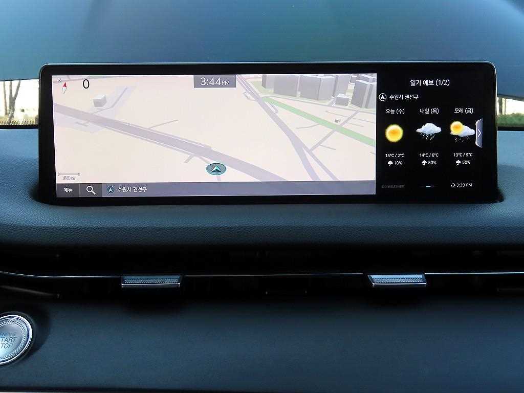 Genesis GV70 — photo 14