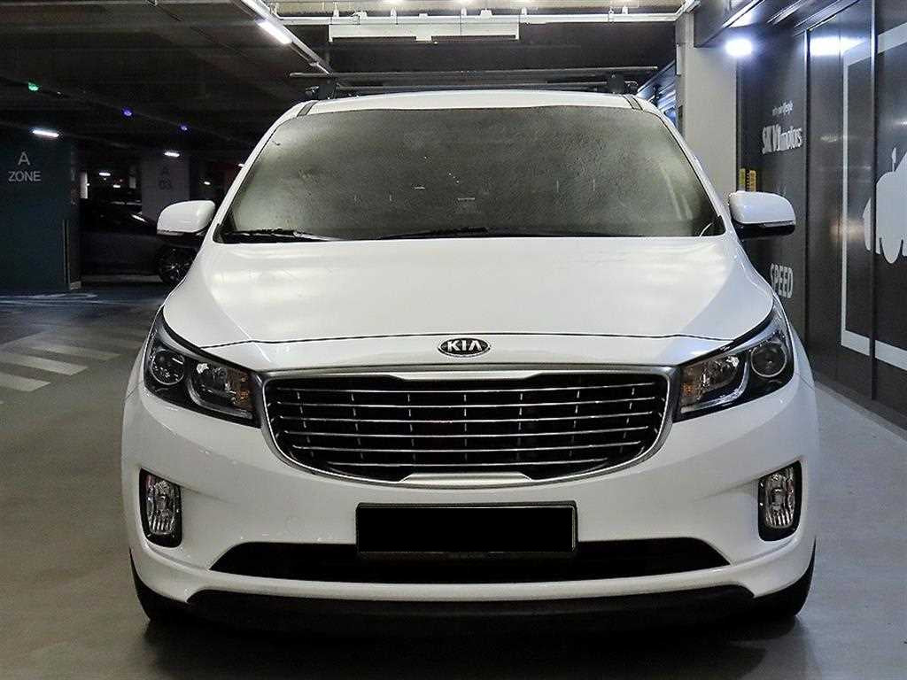 Kia Carnival — photo 02