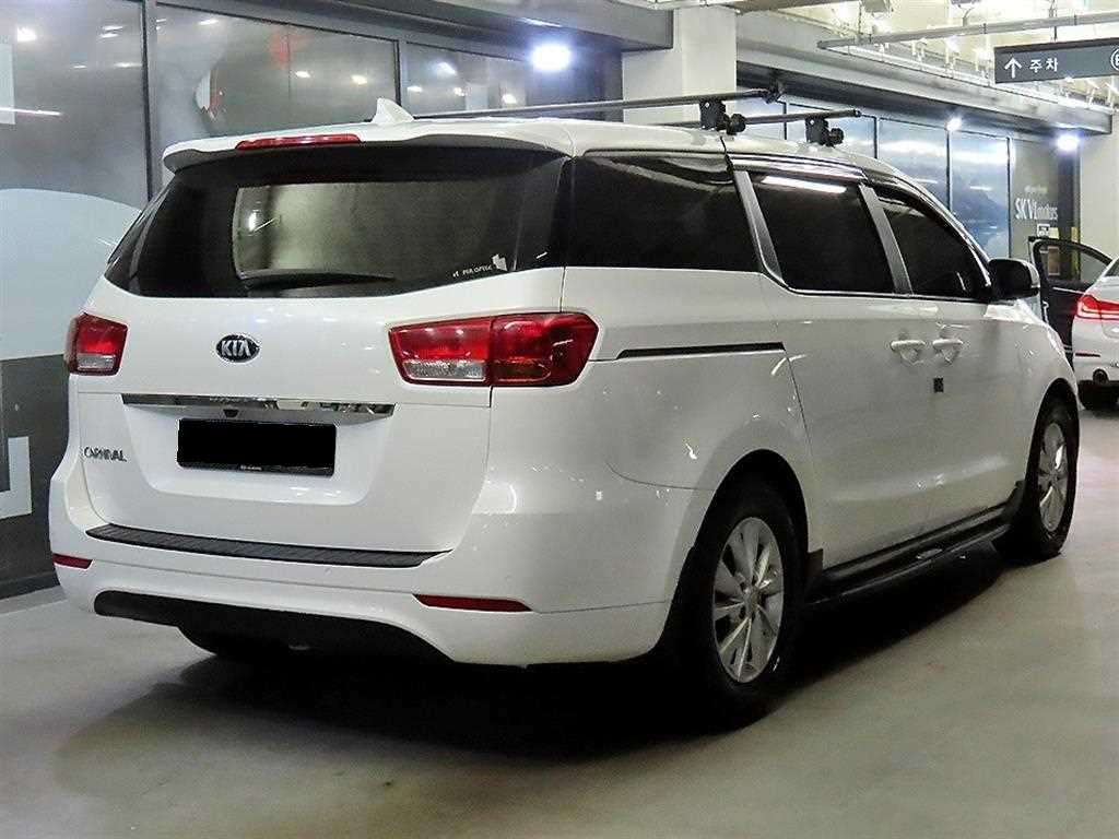 Kia Carnival — photo 04