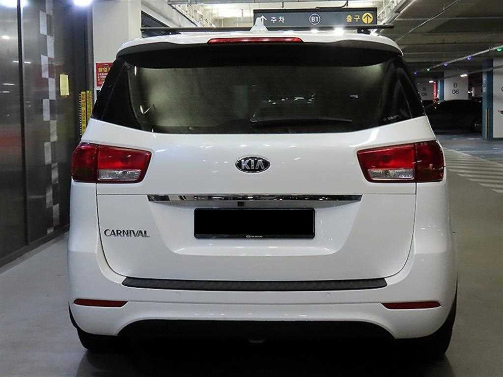 Kia Carnival — photo 05