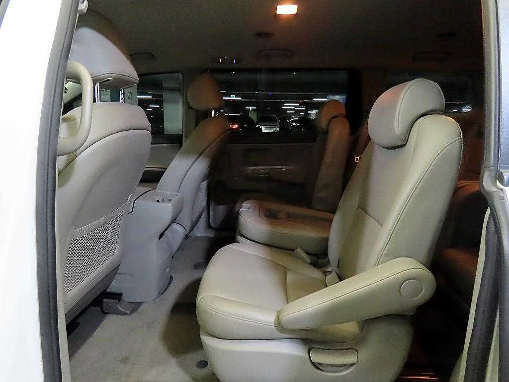 Kia Carnival — photo 07