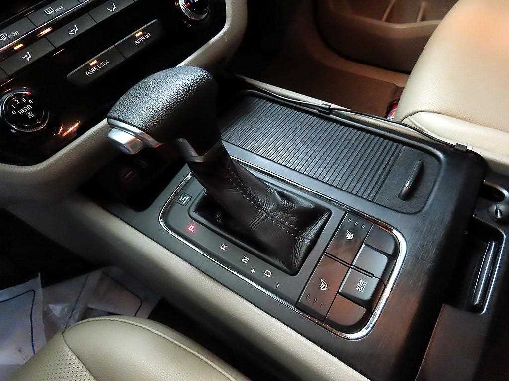 Kia Carnival — photo 13