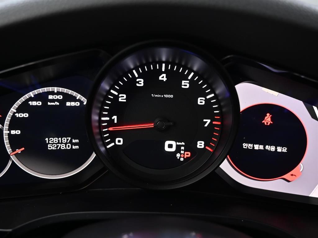 Porsche Cayenne — photo 08