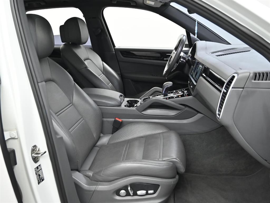 Porsche Cayenne — photo 10