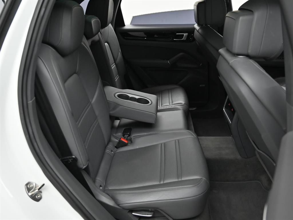 Porsche Cayenne — photo 12