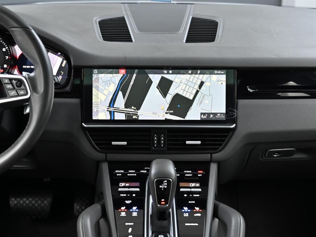 Porsche Cayenne — photo 14