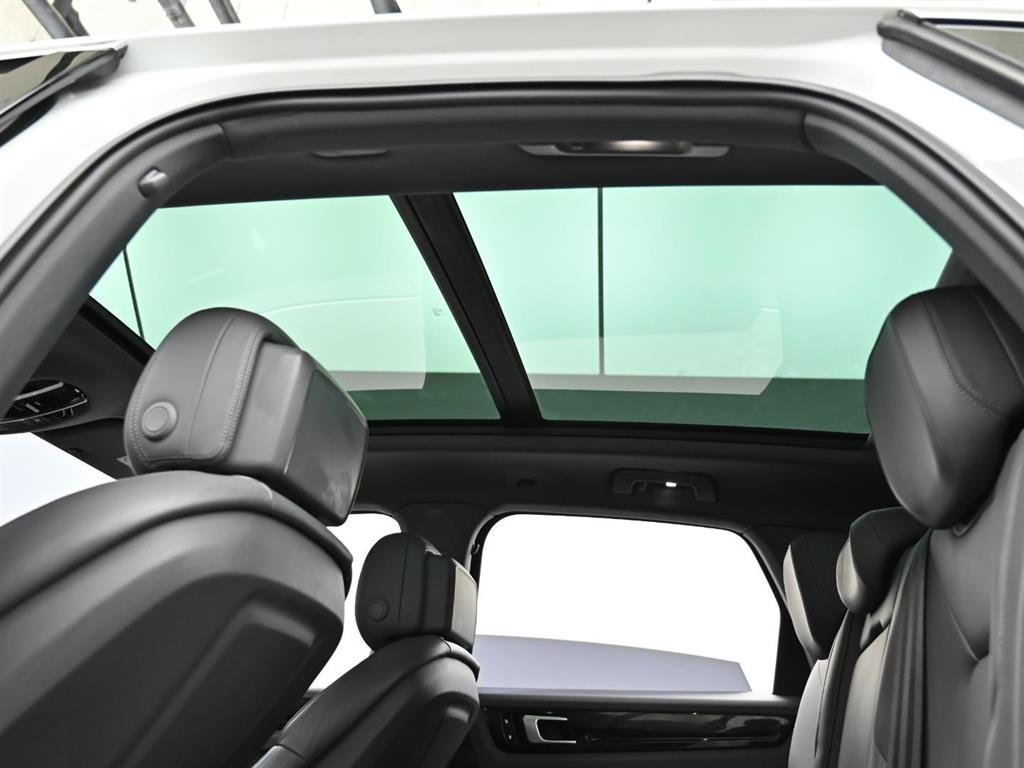 Porsche Cayenne — photo 18