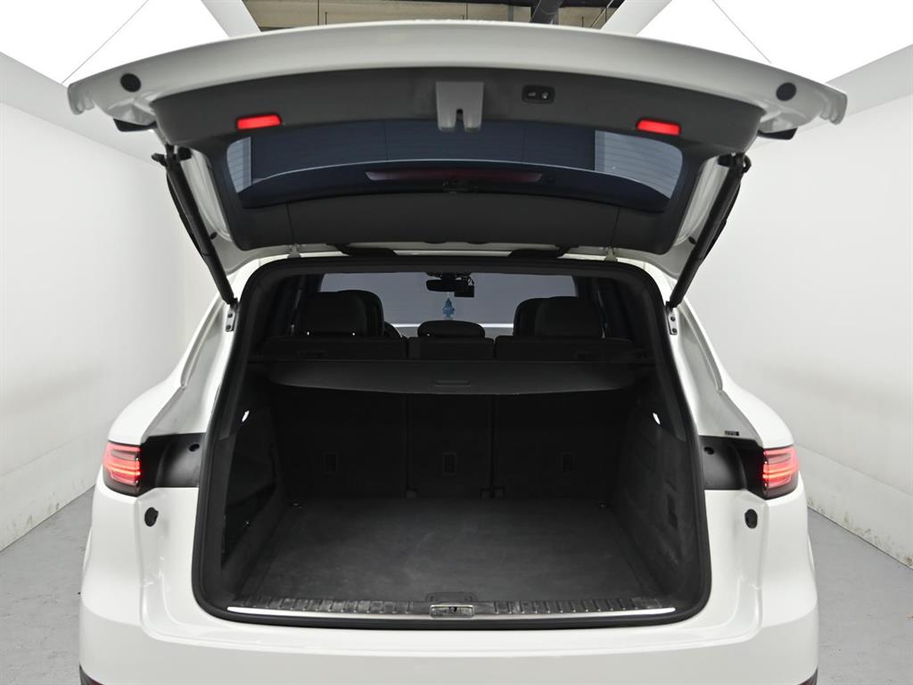 Porsche Cayenne — photo 19