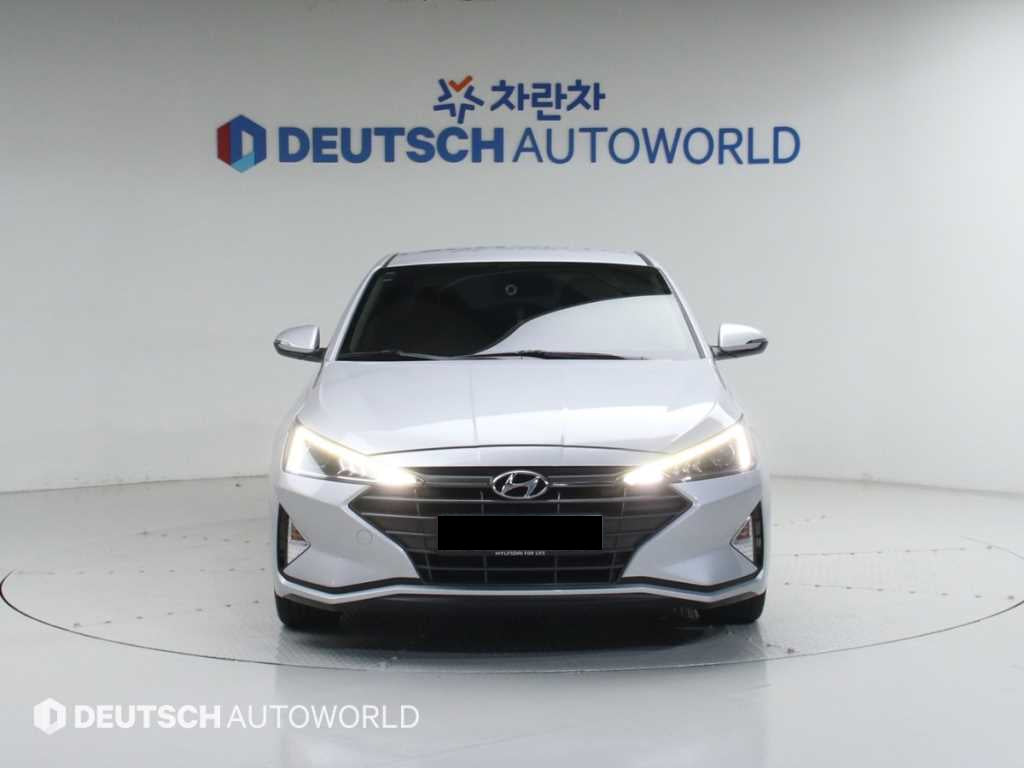 Hyundai Avante — photo 03