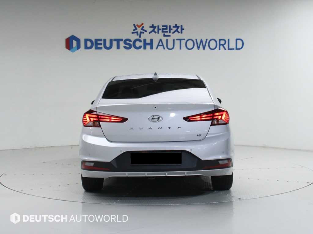 Hyundai Avante — photo 04