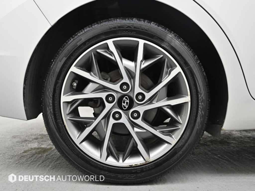 Hyundai Avante — photo 05
