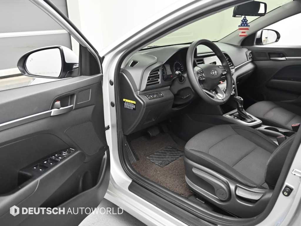 Hyundai Avante — photo 11