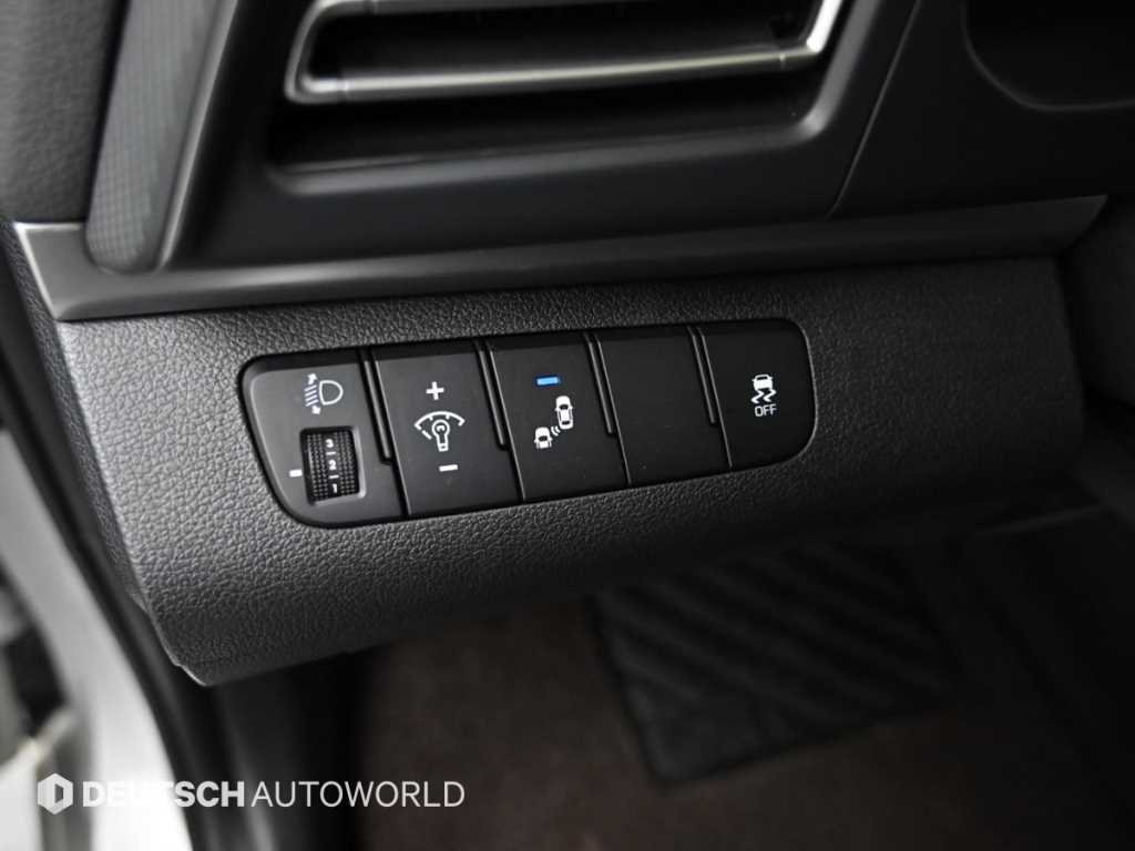 Hyundai Avante — photo 16