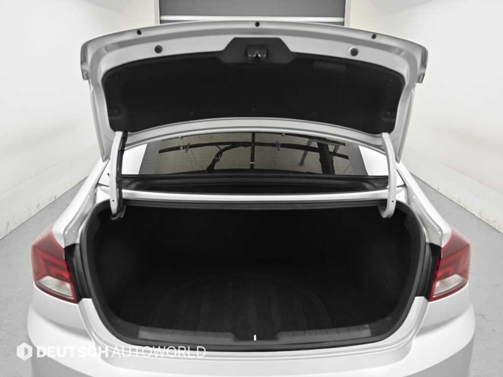 Hyundai Avante — photo 19