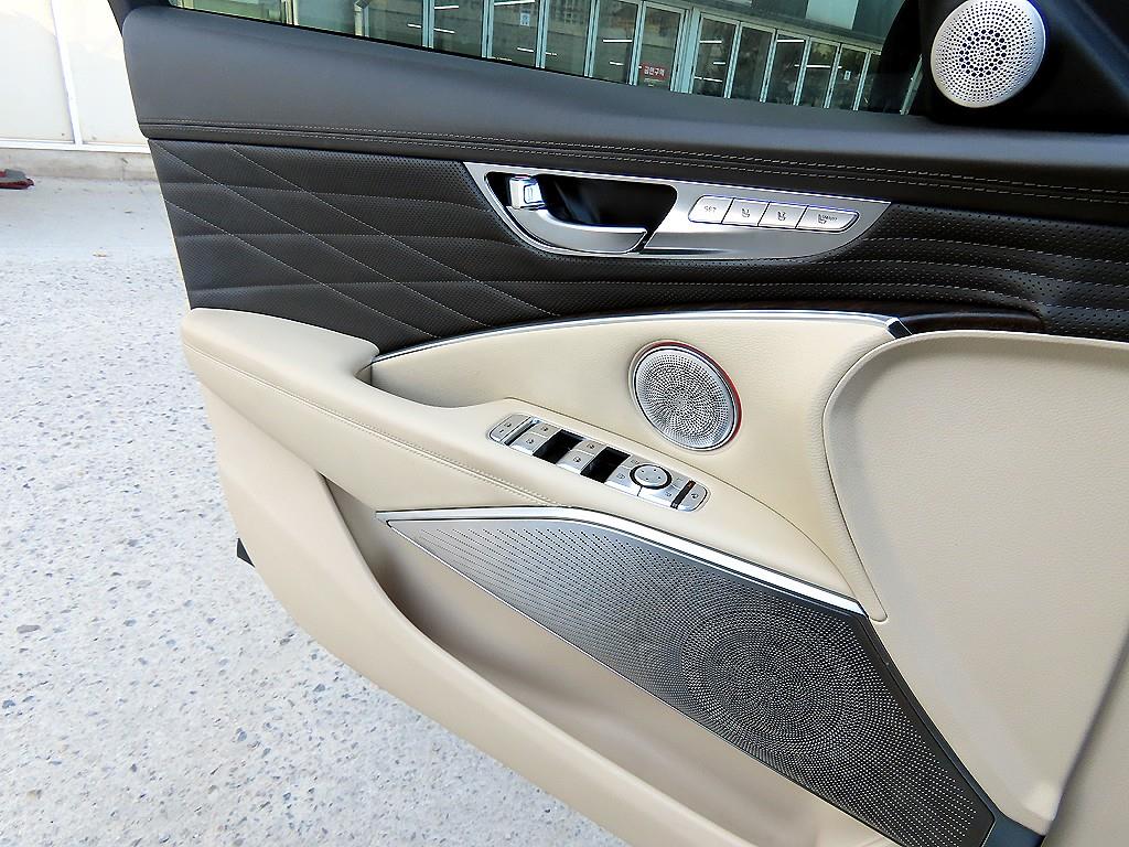 Kia K9 — photo 12