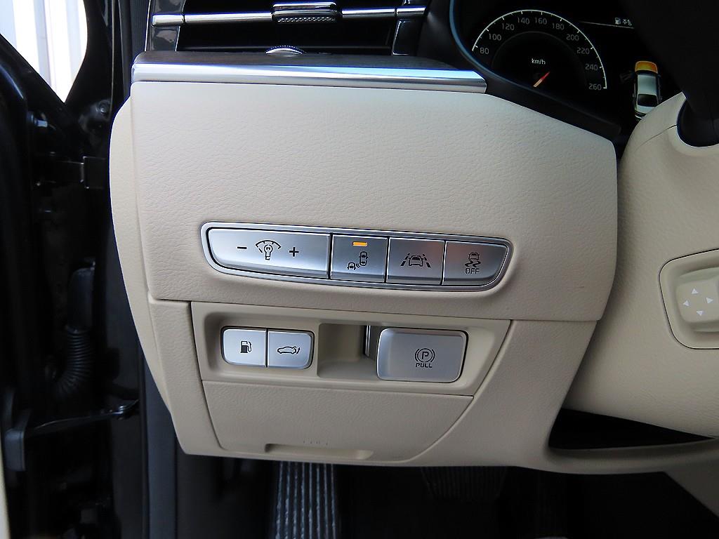 Kia K9 — photo 13