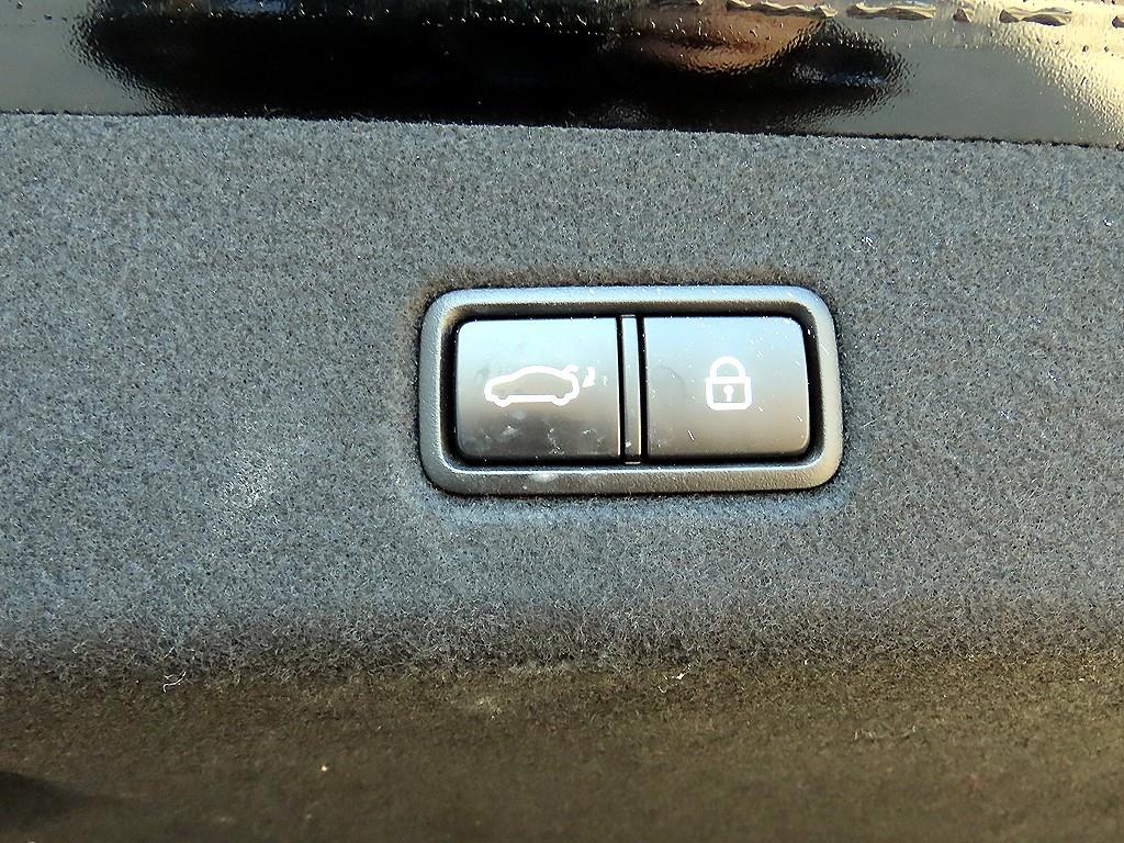 Kia K9 — photo 17