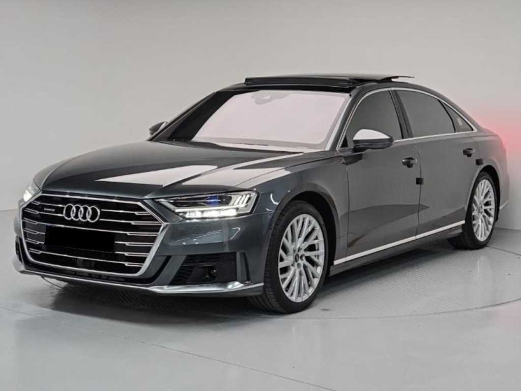 Audi A8 — photo 01