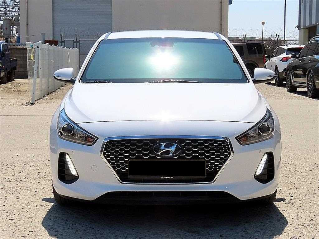 Hyundai i30 — photo 01