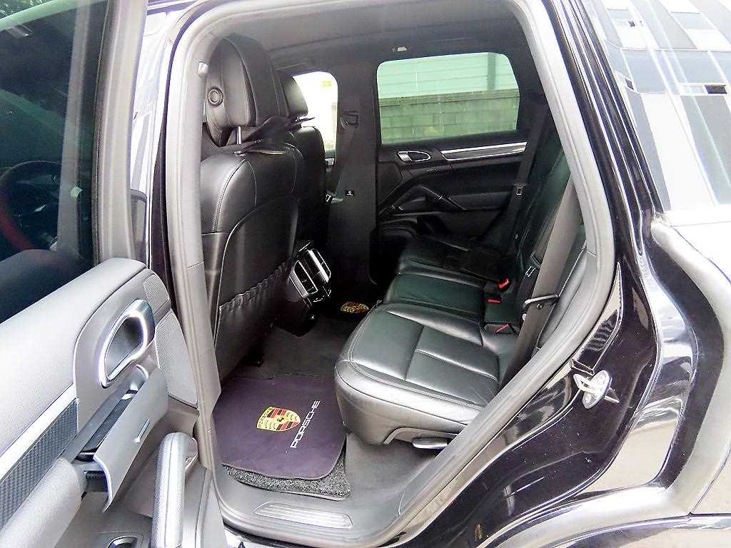 Porsche Cayenne — photo 06