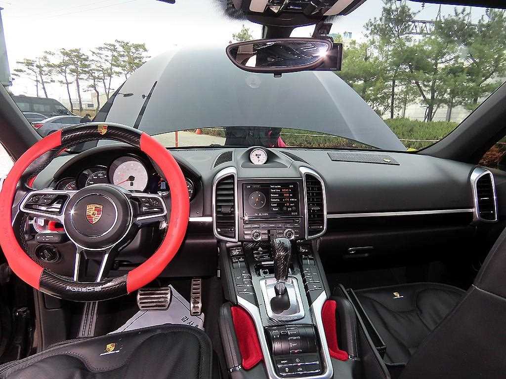 Porsche Cayenne — photo 07