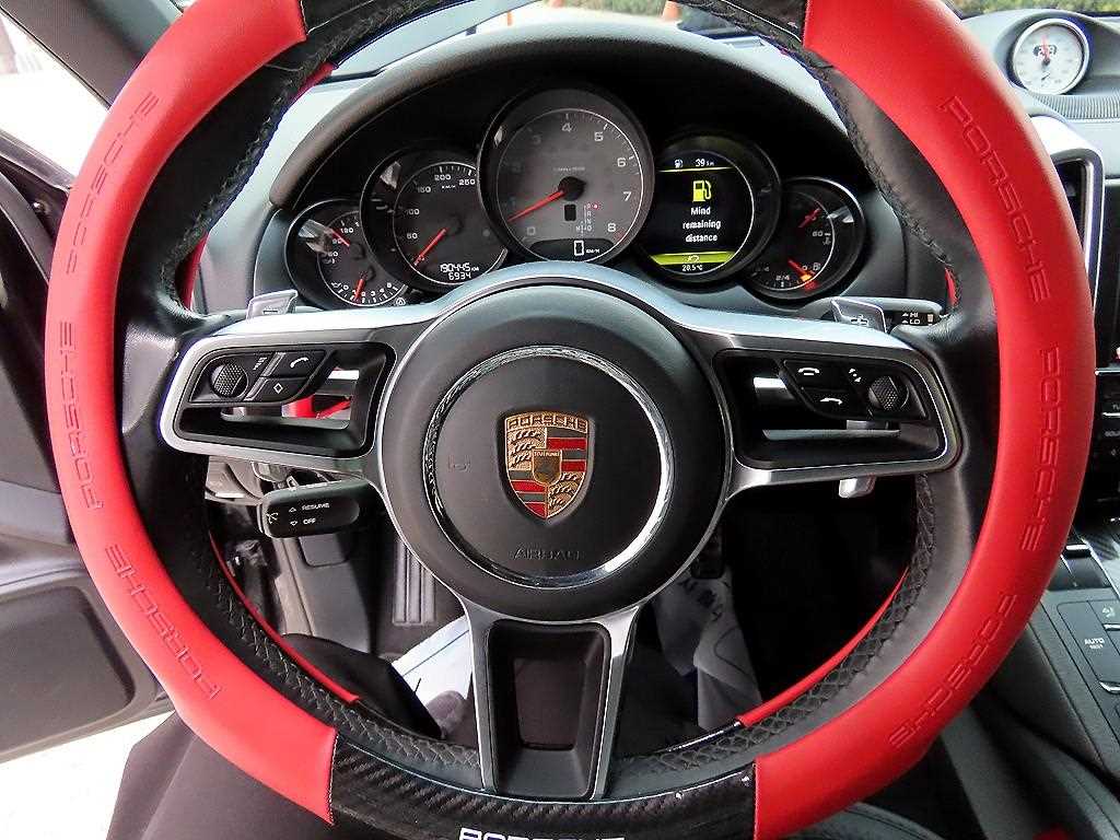 Porsche Cayenne — photo 08