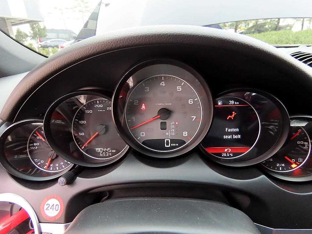 Porsche Cayenne — photo 09