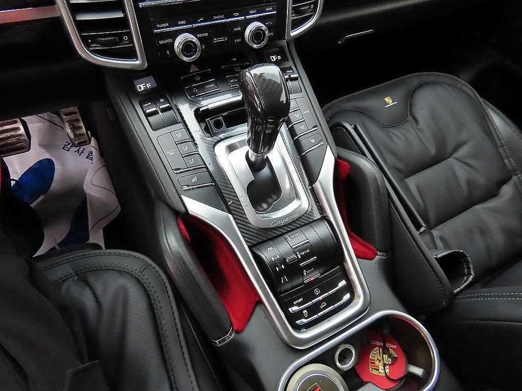 Porsche Cayenne — photo 10