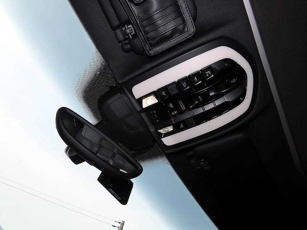 Porsche Cayenne — photo 14