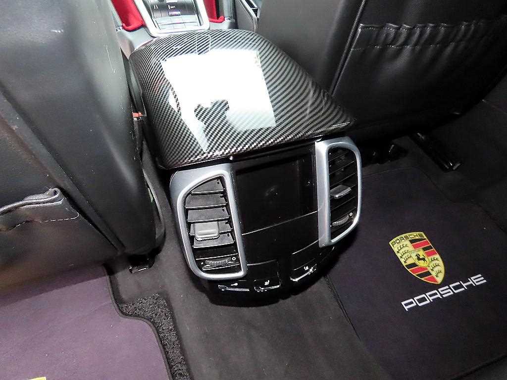 Porsche Cayenne — photo 15