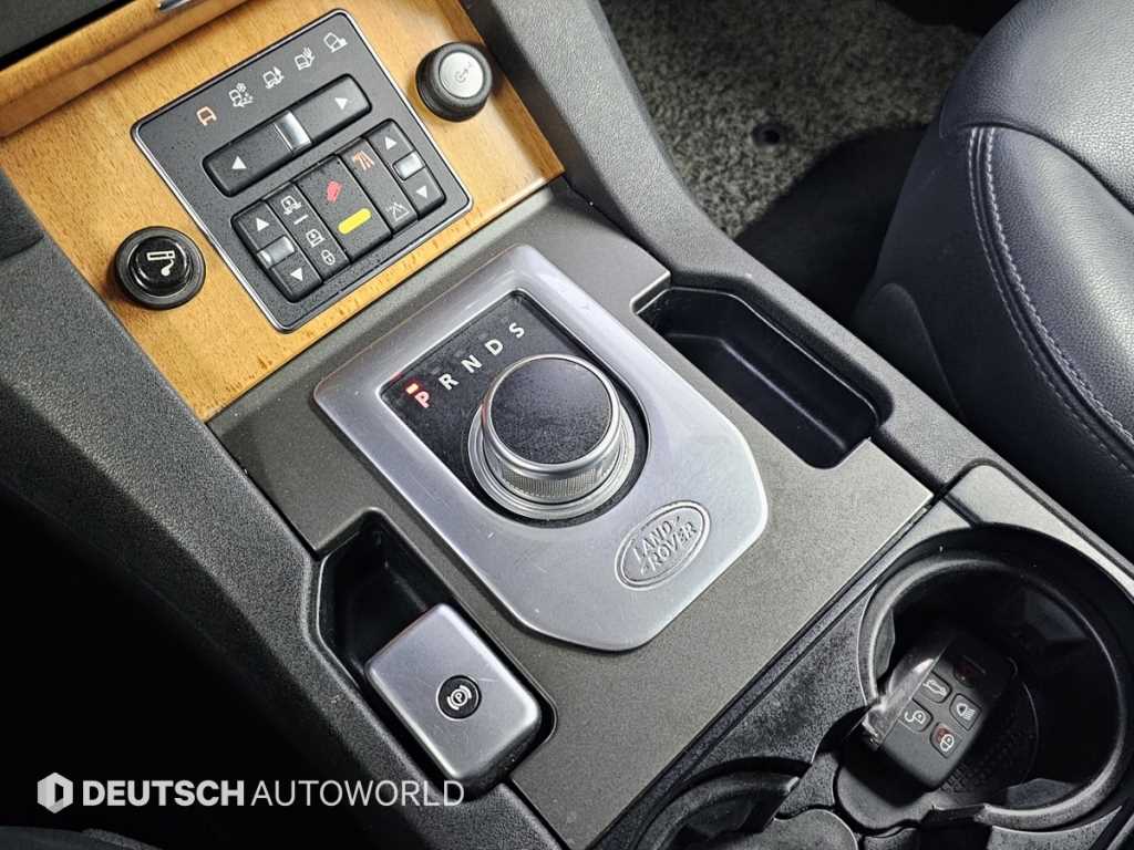 Land Rover Discovery — photo 09