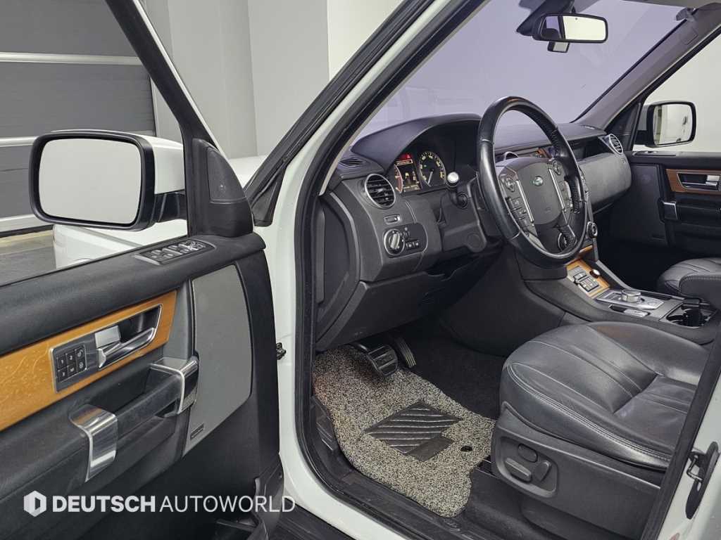 Land Rover Discovery — photo 11