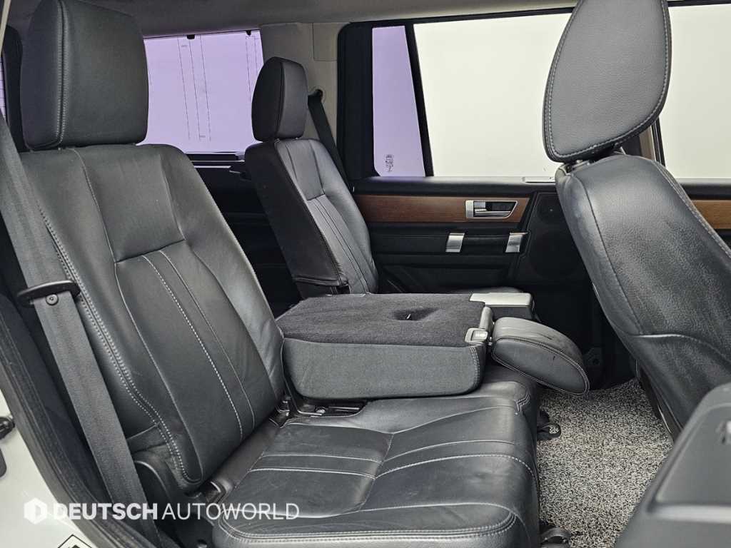 Land Rover Discovery — photo 12