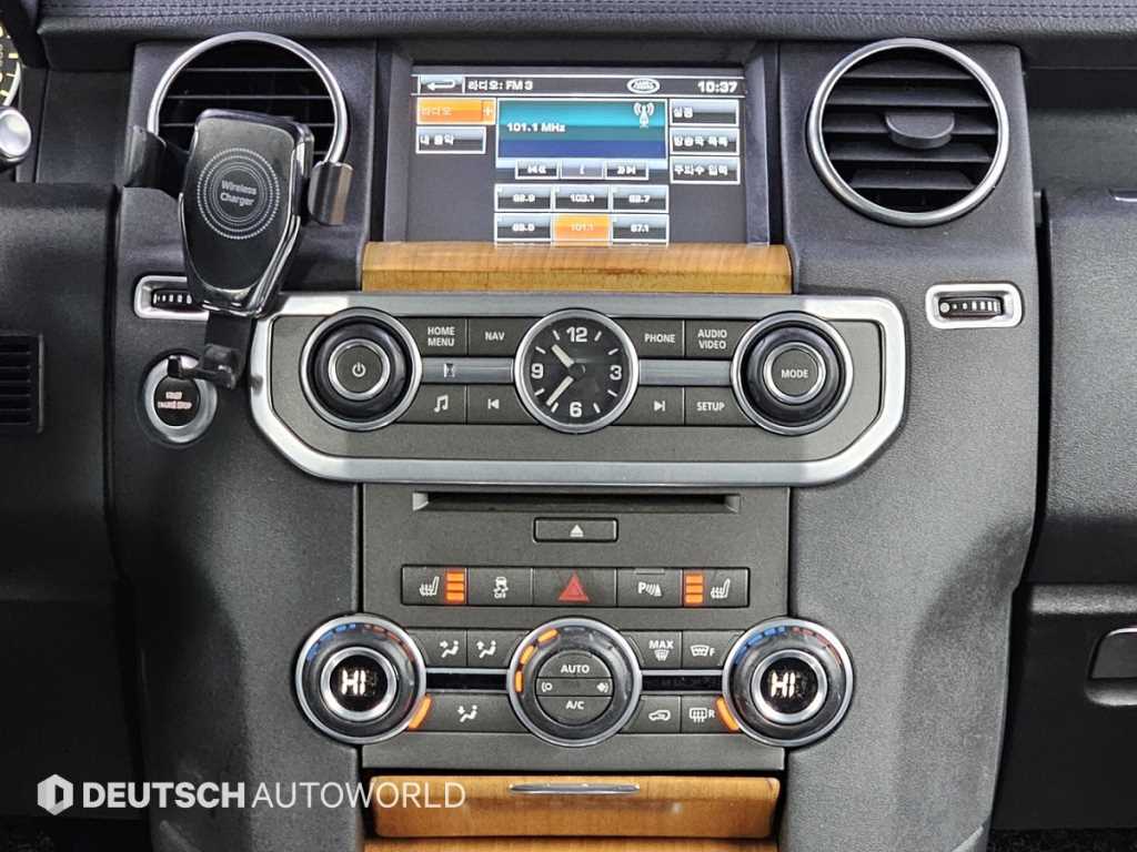 Land Rover Discovery — photo 14