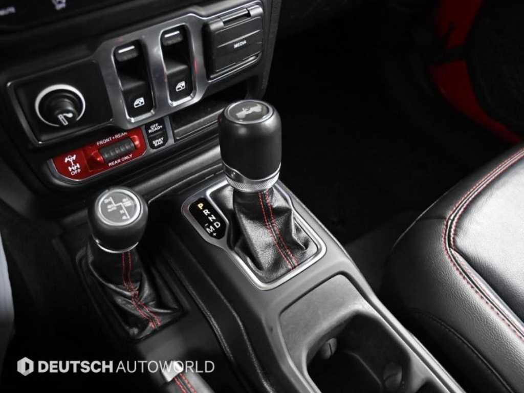 Jeep Wrangler — photo 09