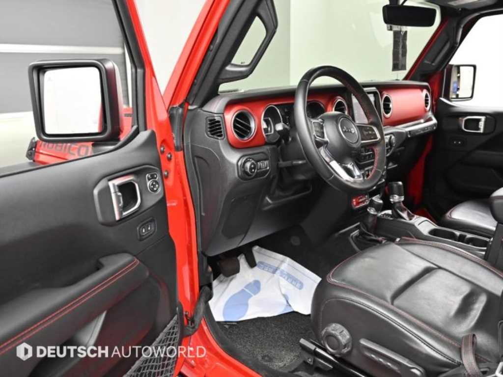 Jeep Wrangler — photo 11